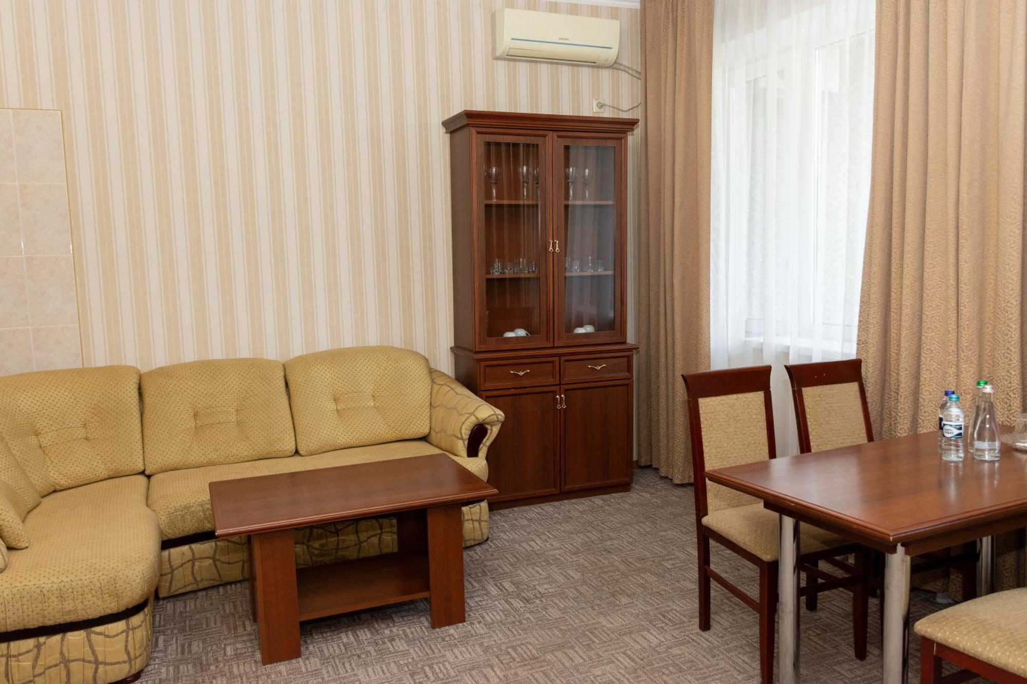 Kremin Hotel Κρεμεντσούγκ Εξωτερικό φωτογραφία
